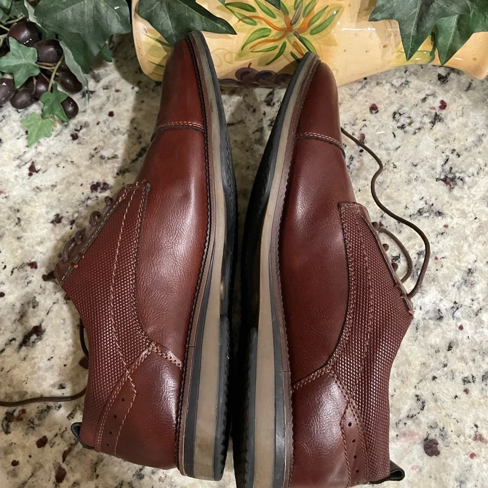 MADDEN Men SZ:8.5 Classic Brown Leather Oxfords Gently worn lace up Comfort Wear